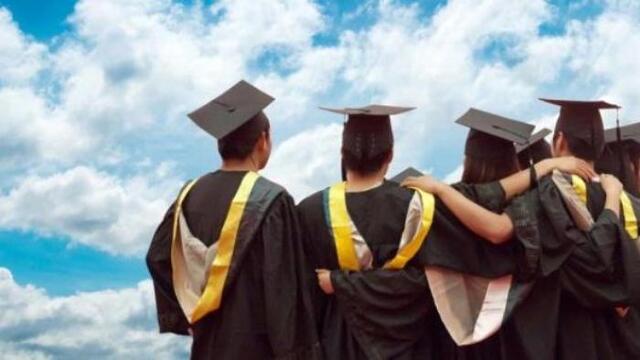 Pendidikan Tinggi dan Dunia Kerja